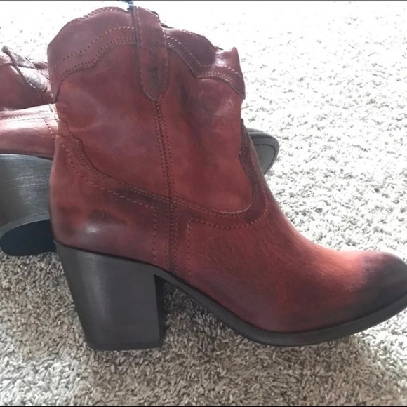 Frye Tabitha pull on boots - Picture 2 of 10